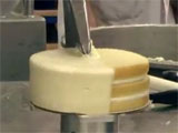 Автоматическое нанесение крема на поверхности тортов