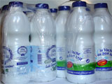 Запакованные в пластик молочные продукты